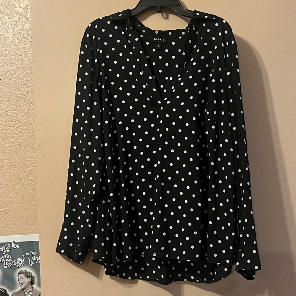 Torrid size 0 lightweight polka dot top